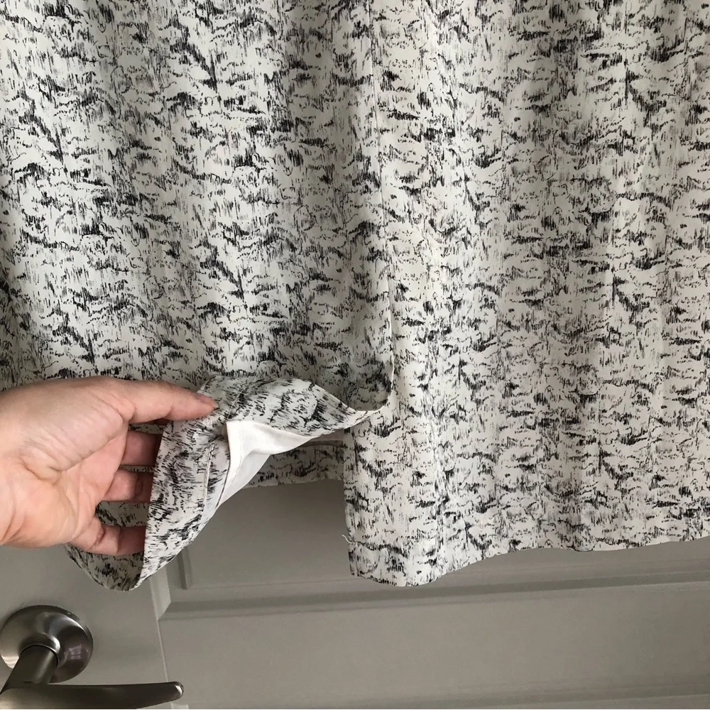 Lila Rose Black and White Shift Dress - Picture 3 of 5